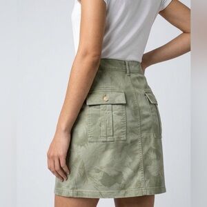 🛑CLEARANCE‼️ Hollister Palm Print Twill Skirt olive green size 9